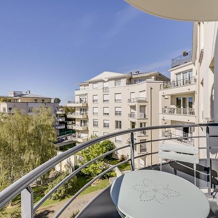 Chic Apart With Parking And Balcony Apartman Cergy Kültér fotó