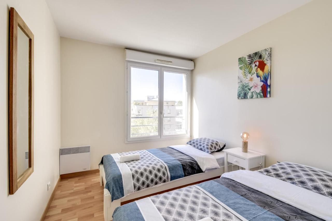 Chic Apart With Parking And Balcony Apartman Cergy Kültér fotó