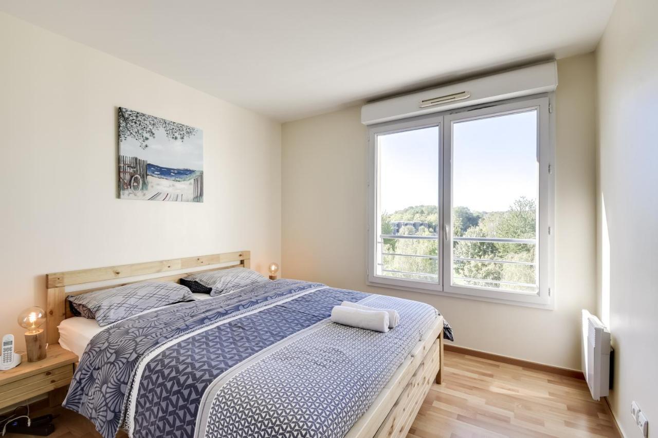 Chic Apart With Parking And Balcony Apartman Cergy Kültér fotó