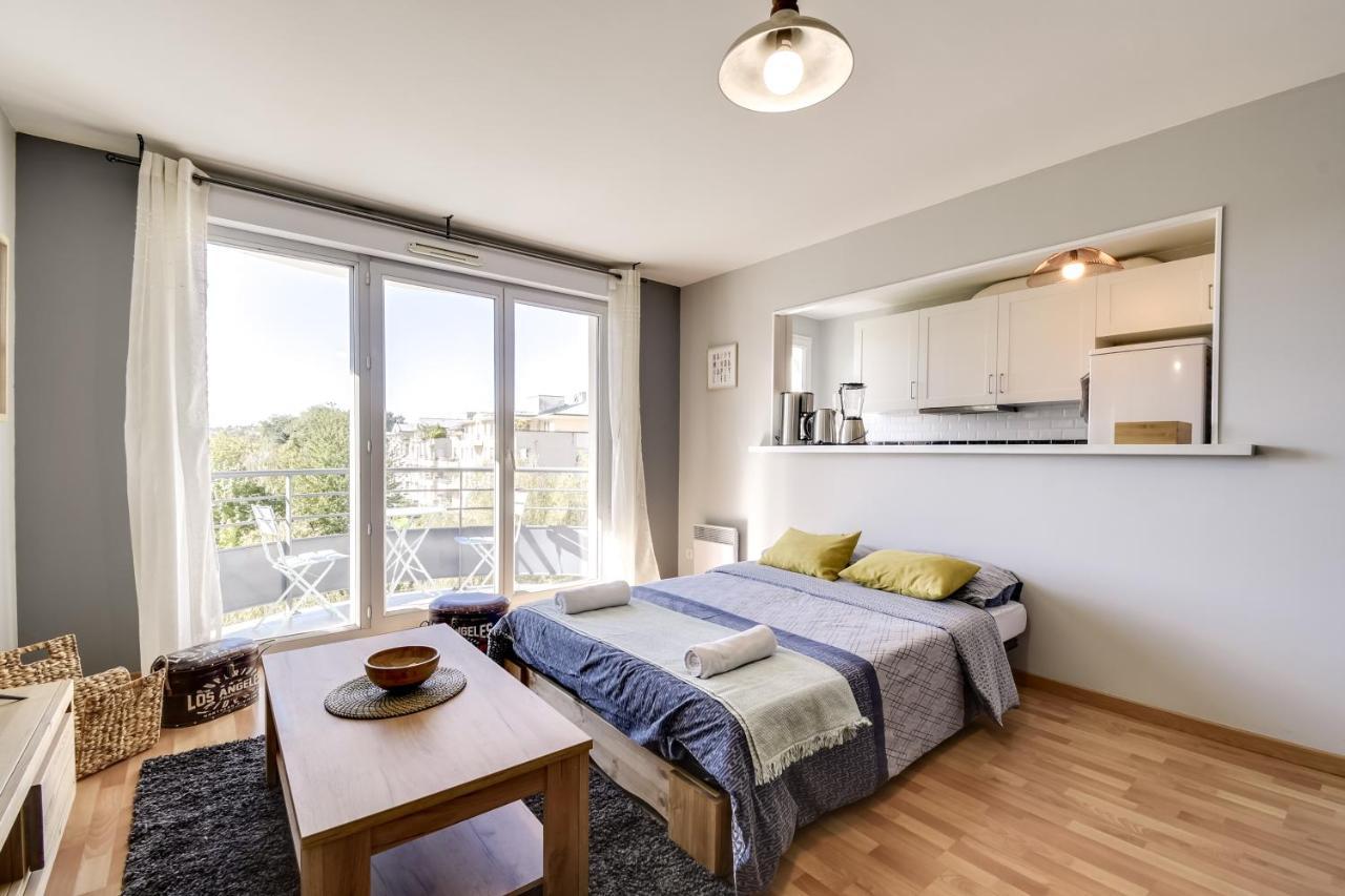 Chic Apart With Parking And Balcony Apartman Cergy Kültér fotó